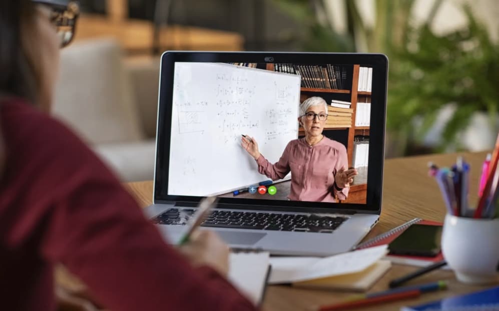 L&rsquo;impact de la technologie sur l&rsquo;éducation : Innovations et défis