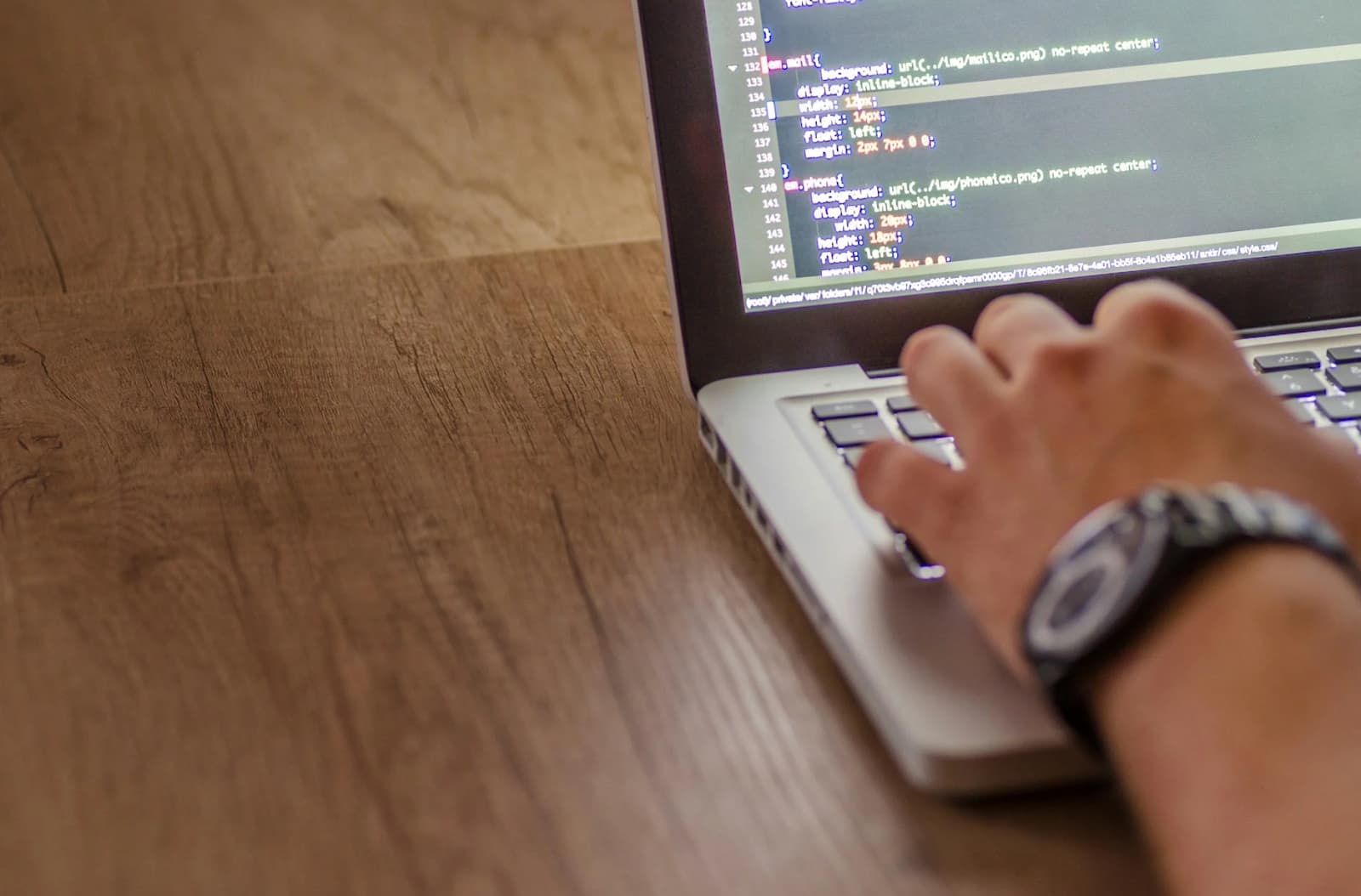 Intégration des Nouvelles Technologiques dans un Mémoire Littéraire : Opportunités et Défis